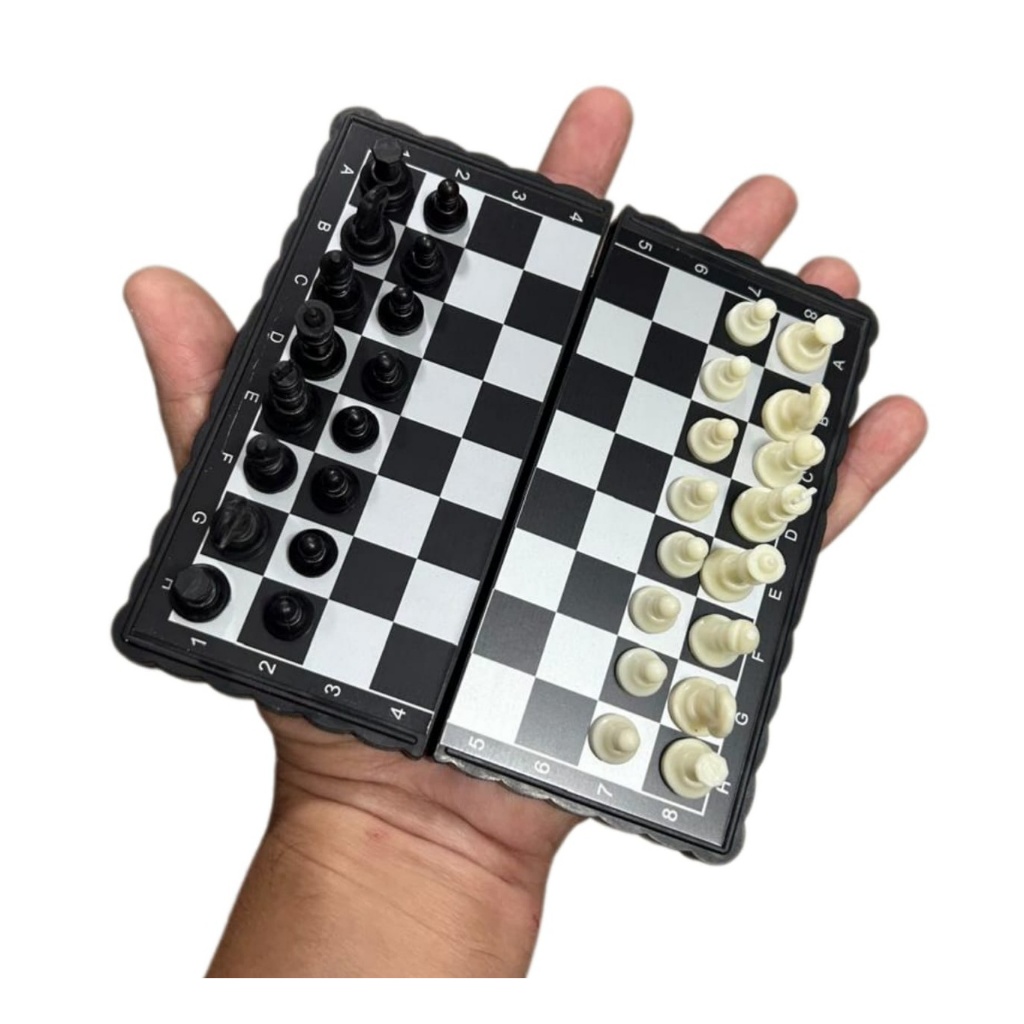 Jogo Mini Xadrez Magnético Portátil de Bolso com Tabuleiro 11 cm Dobrável - Diversão e Raciocínio