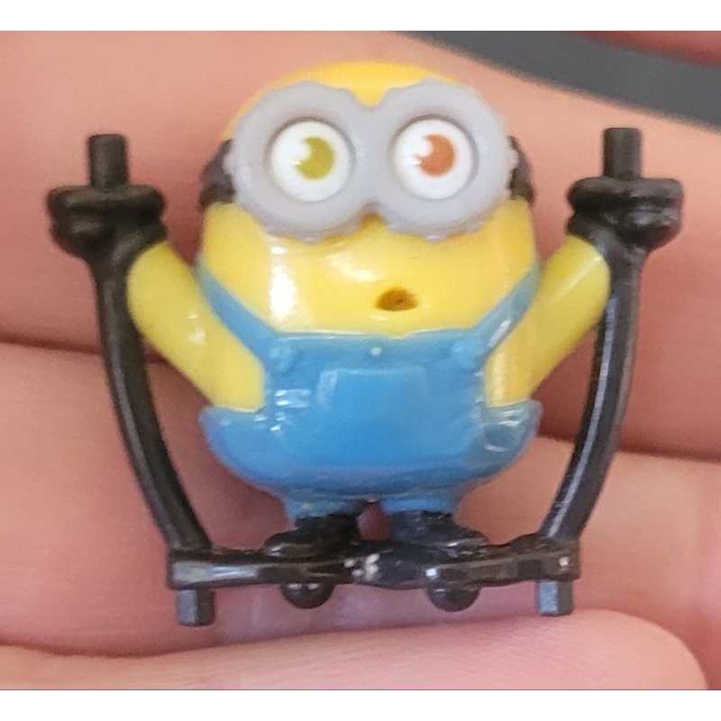 Boneco Miniatura Kinder Ovo Minion Esquiador.