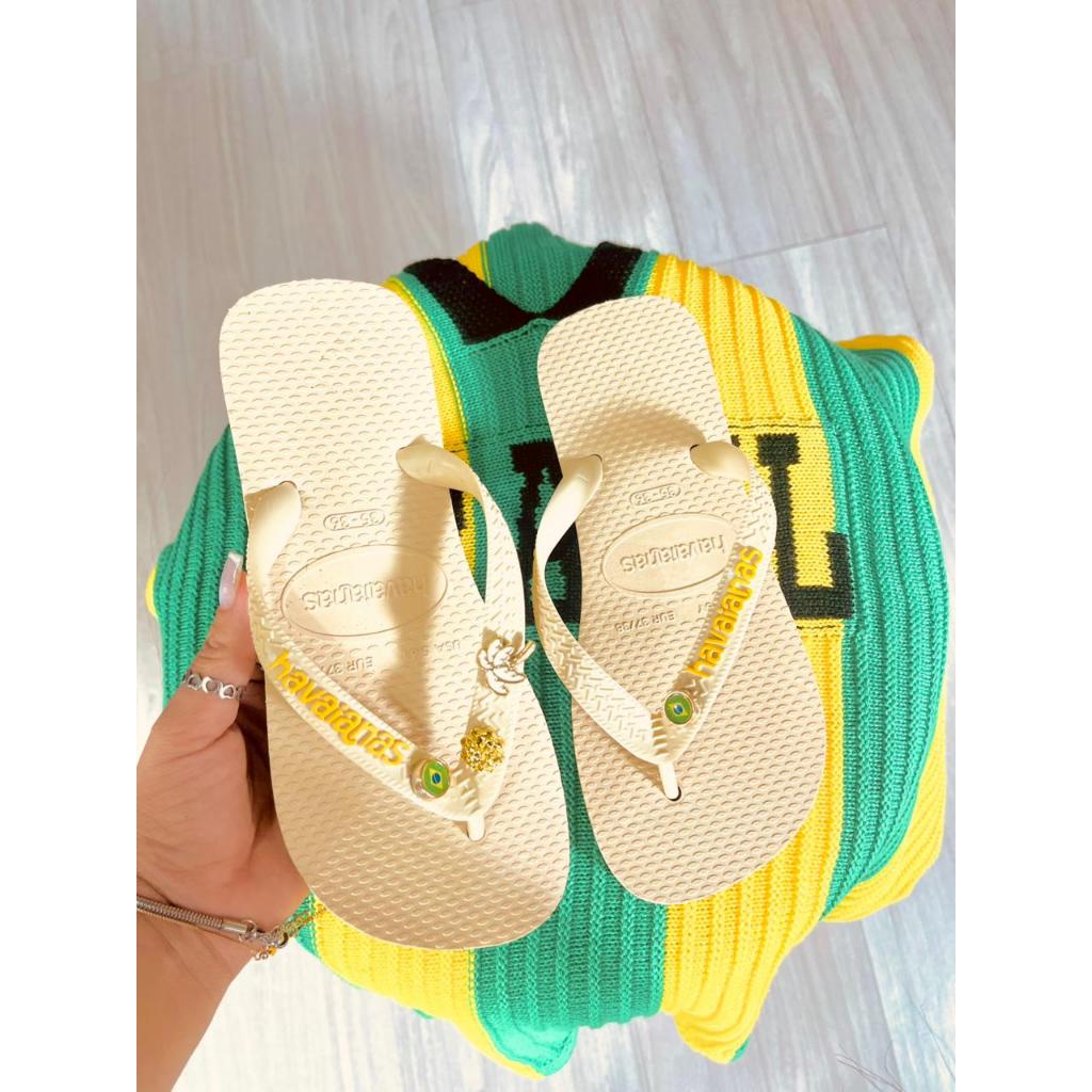 Chinelo Hav BRASIL Rasteirinha de Verão Com 3 Pingente de Metal Lançamento Luxo - Sola macia