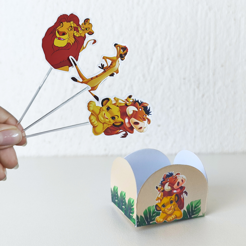 Forminhas personalizadas de doce e tags de docinhos tema Rei Leão  aniversário Lembrançinhas