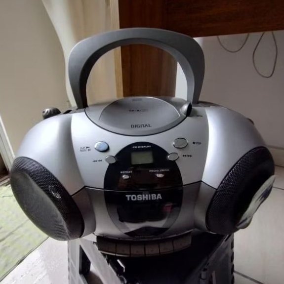 Radio Toshiba RG 8168S CD Bivolt Sucata Retirada Peças Conserto