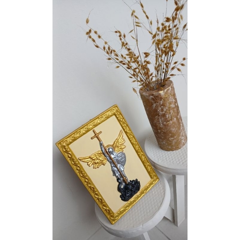moldura  São Miguel Arcanjo Gesso Com Moldura 28x20cm - Ateliê Amaral