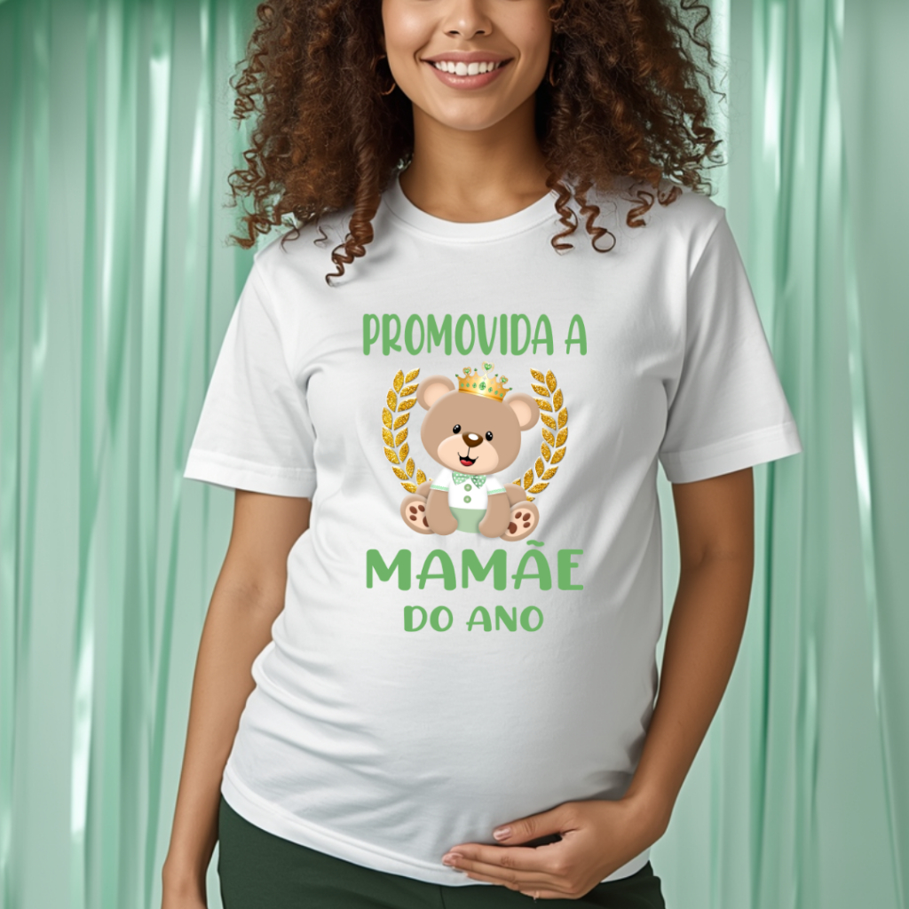Camiseta Adulto PROMOVIDA A MAMÃE DO ANO Ursinho Príncipe Realeza Verde - Chá de bebê ZLprint