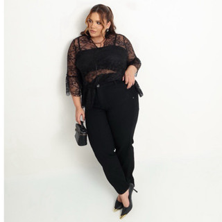 Calça Jeans Clochard Feminina Plus Size Com Lycra Cintura Alta Bolso Embutido Traseiro