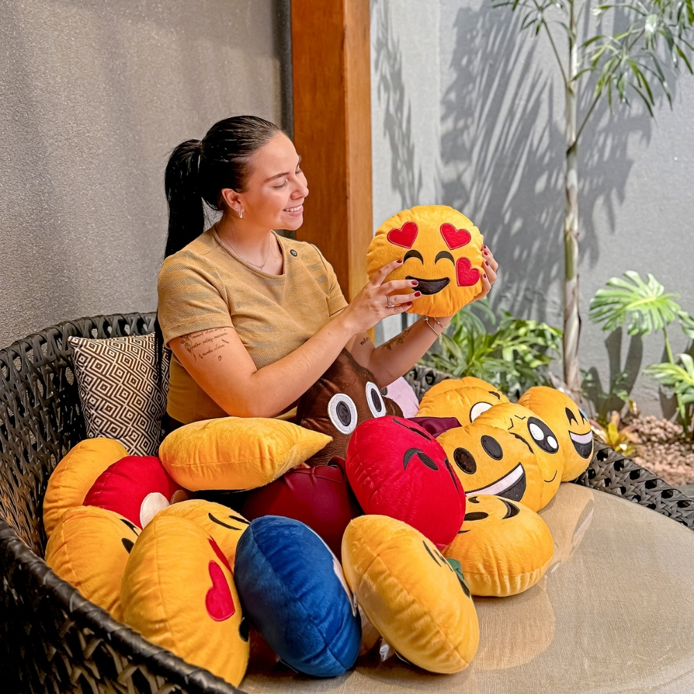 Kit 10 Almofadas Emoji WhatsApp Pelúcia Bordado 28 CM