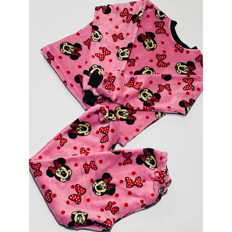 ✨ Pijama Minnie Fleece quentinho, macio e confortável Ideal para o frio.
