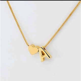 Colar letra  com coraçao folheado a ouro de 18k