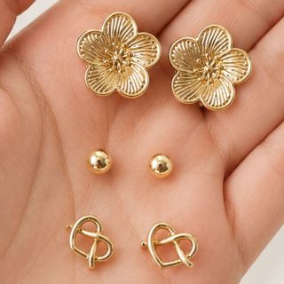 Kit 3 Pares de Brincos Femininos Dourados Trio Jardim Dourado Bijuteria Premium Banhados 3 Pares de Brincos Dourados Flo