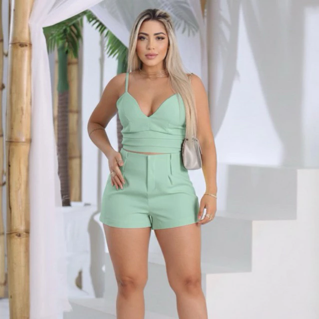 conjunto feminino alfaiataria short e cropped