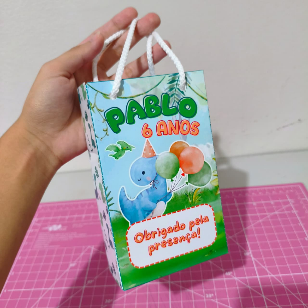 (DESMONTADA) Sacolinha surpresa personalizada tema DINO BABY MENINO 15X9X4, bolsinha, aquarela, lembrancinha aniversário