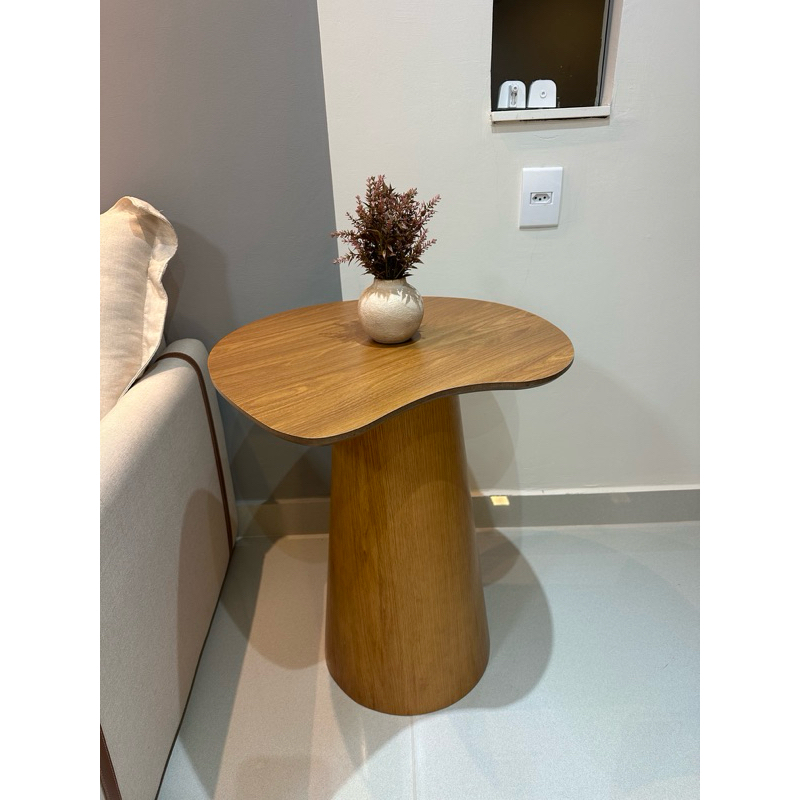 Mesa lateral tampo orgânico