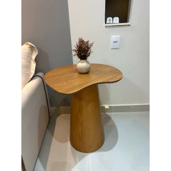 Mesa lateral tampo orgânico