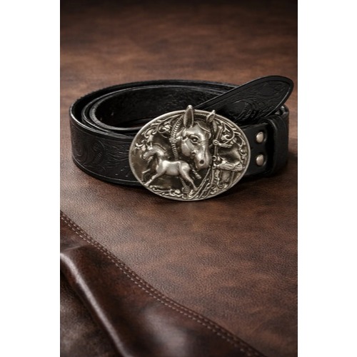 Cinto Country Cowboy Couro Ecologico Trabalhado com Fivela de Metal e Desenho de Cabeca de Cavalo Rodeio
