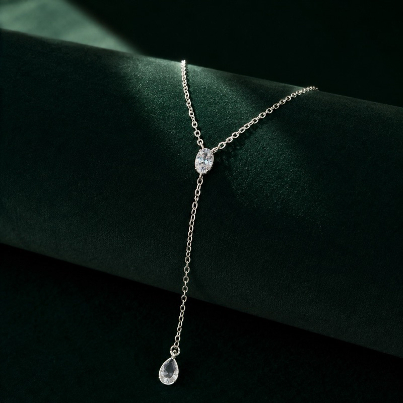 Gargantilha Gravata com Duas Zircônias Transparentes em Prata 925 Sofisticado