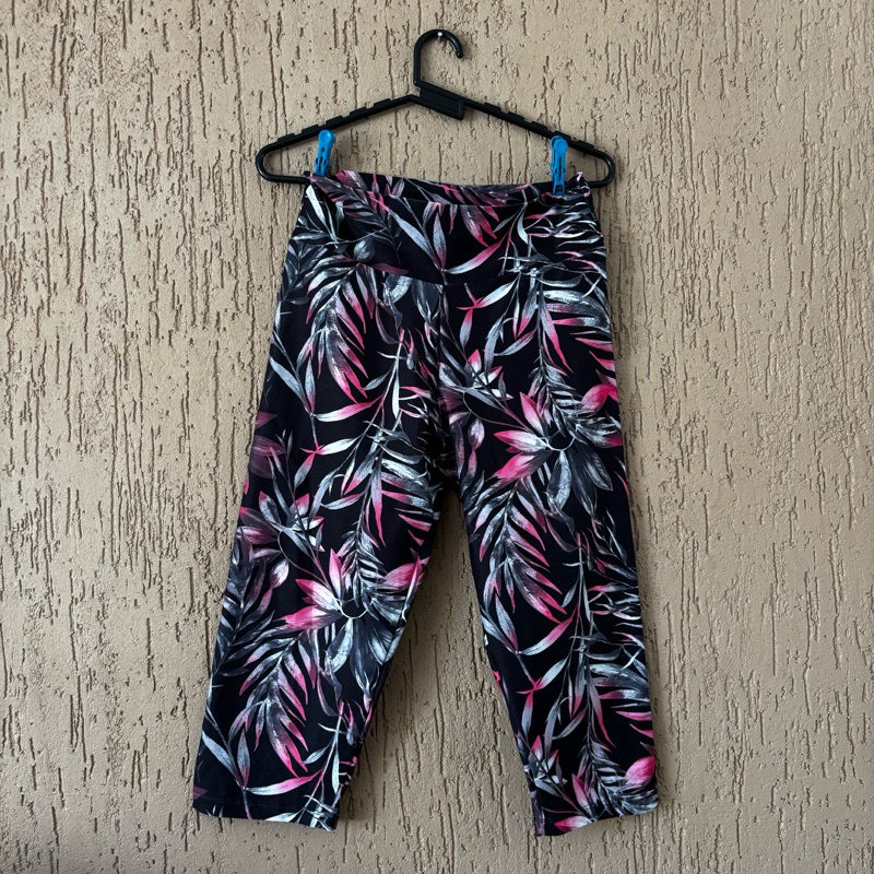Calça Legging Capri Corsário Feminina Estampada Folhagem Academia Ginástica Treino Body Work Tamanho M brechó