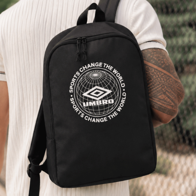 Mochila Umbro Change The World Preta Uso Diário Leve Esportiva Futebol Academia Treino Original