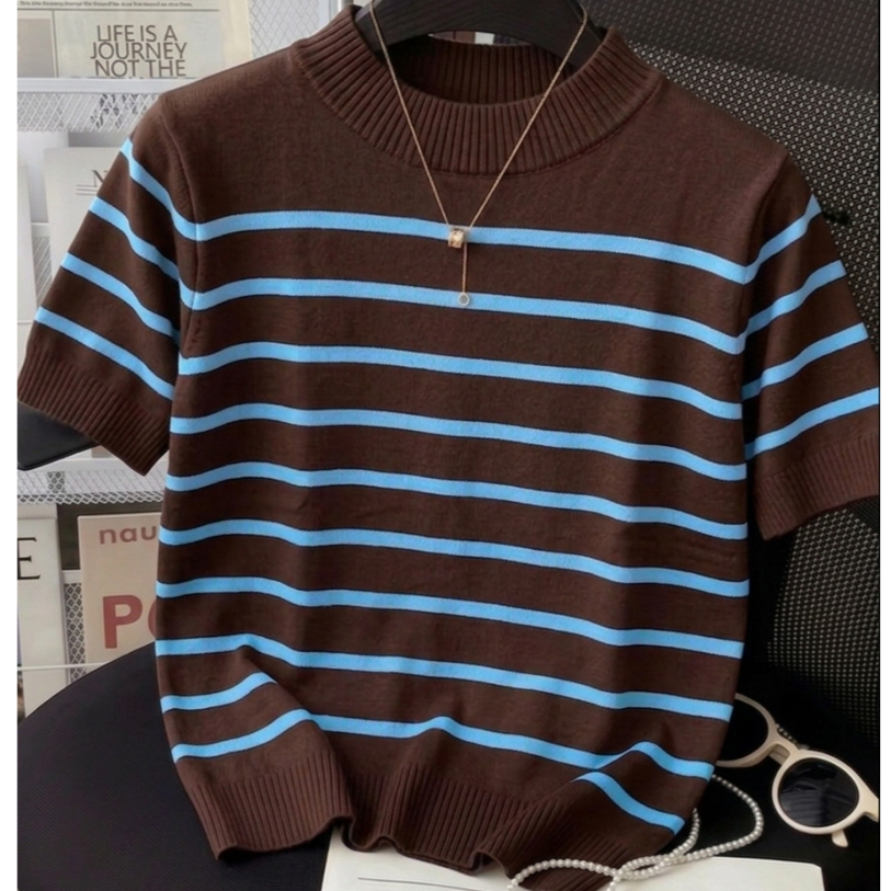 Blusa Feminina Listrada Casual Com Manga Curta Moda Tricot Tendência 2026 Super Fresca e Leve
