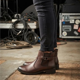 Bota Feminina de cano curto com Fivela Única Estilo Western - Marrom Capuccino