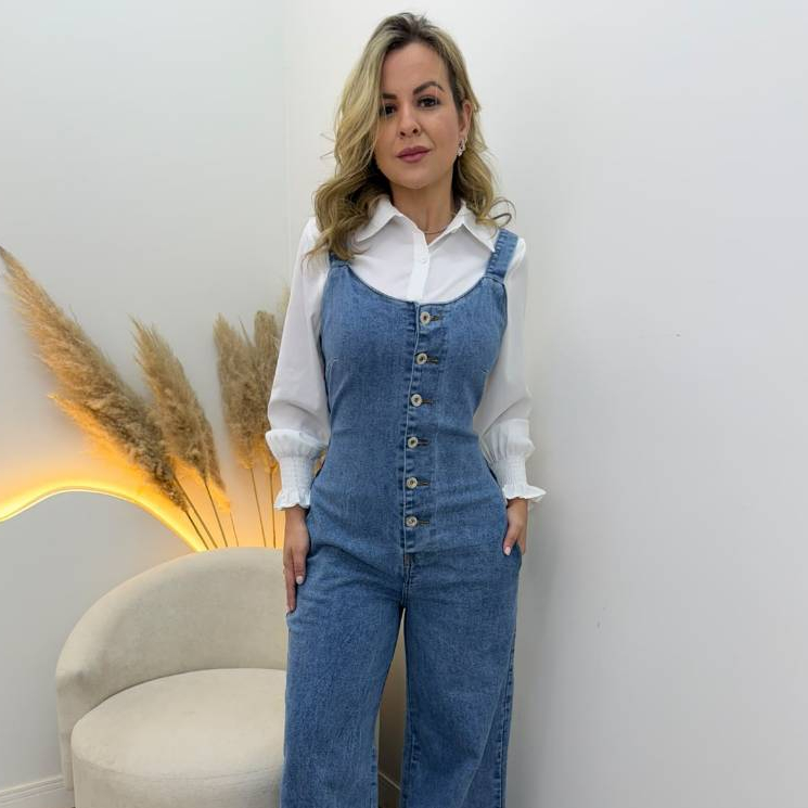 Macacão Jeans Feminino Pantalona Wide Leg Selena com Botões e Lastex