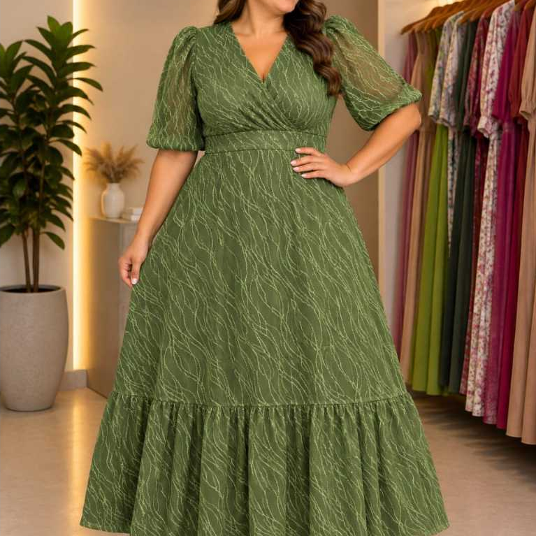 Vestido Feminino Midi de Tule Detalhado e Estampado Floral Plus Size