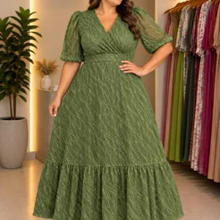 Vestido Feminino Midi de Tule Detalhado e Estampado Floral Plus Size