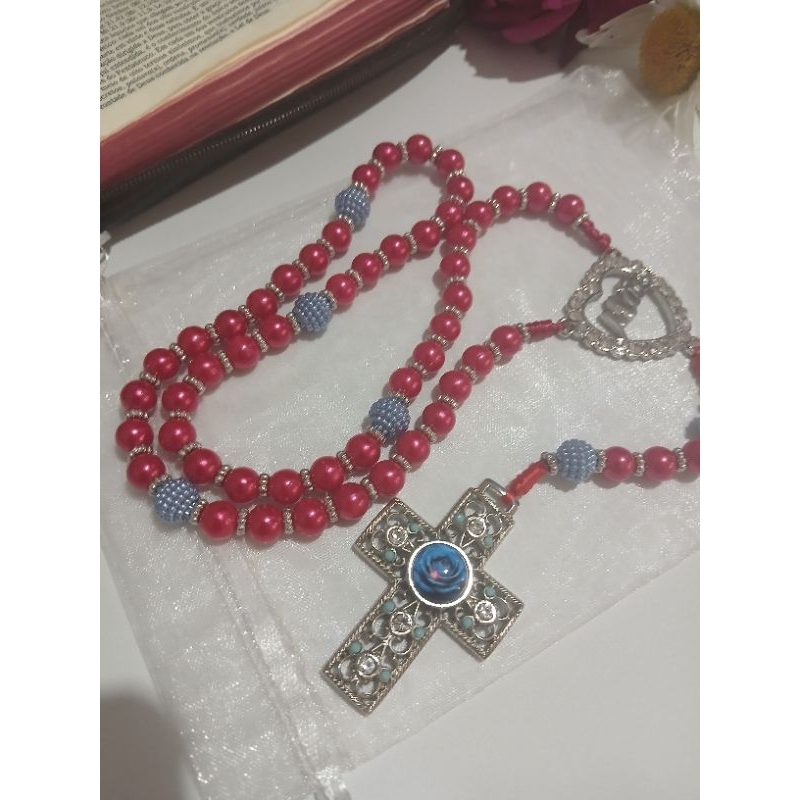 Terço Luxo Azul e Vermelho | Cruz 6cm Prata com Strass | Entremeio Coração Mãe | Presente Religioso