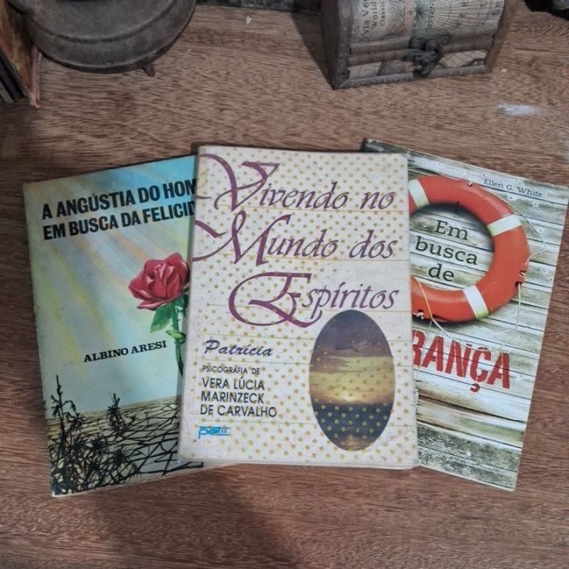 Vivendo no mundo dos espiritos/Em busca de esperança/A angústia do jovem em busca da felicidade (03 livros)
