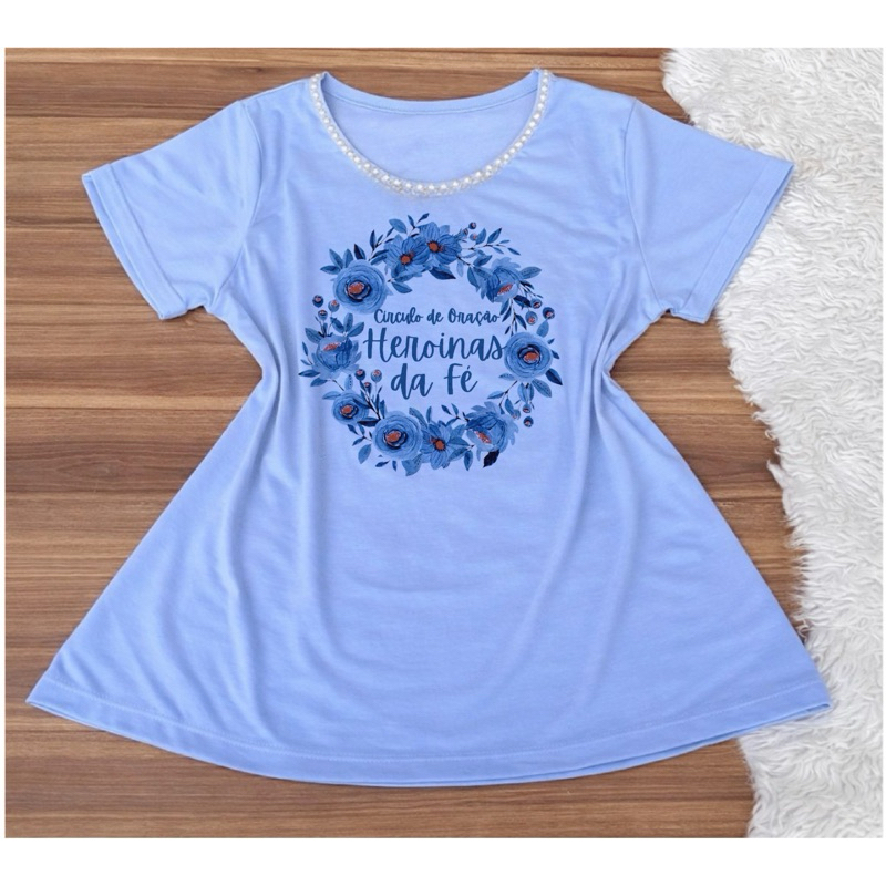 Blusa Evangélica Heroínas da Fé com Pérolas – Círculo de Oração, Estampa Floral Azul
