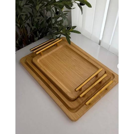 Bandeja de Bambu e Madeira com Alças Douradas -Um Design Sofisticado Adequado para Todas as Ocasiões