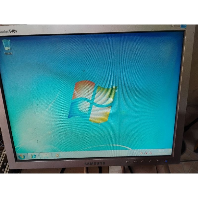 monitor Samsung 540n sem a base sem cabos funcionamento ok igual fotos