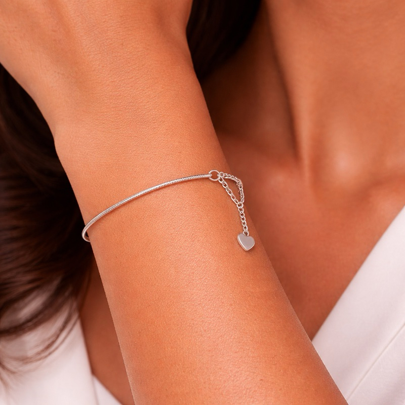 Pulseira Feminina Prata Ajustável Corrente Fina com Pingente Coração Delicada Elegante Semijoia Luxo Presente