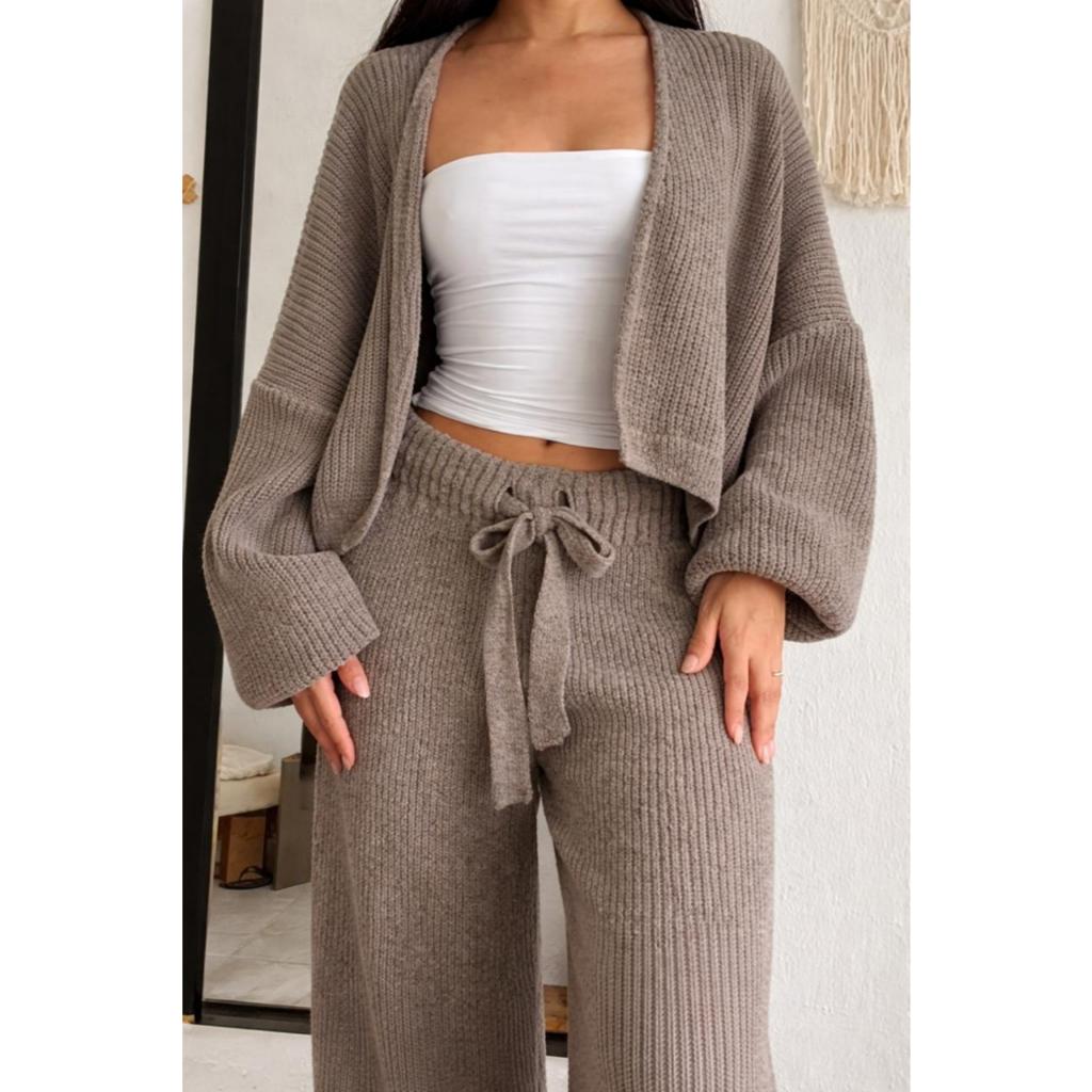 Conjunto Feminino de Tricot Mousse Premium Casaco Cardigan e Calça Pantalona Com Amarração Tricô Fio Musse Moda Blogueir em Oferta na Shopee