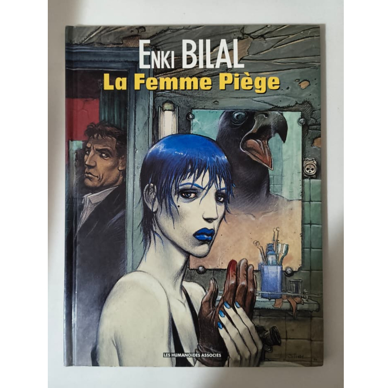 Livro A Mulher Armadilha / La Femme Piège – Capa Dura – Francês – Bom Estado