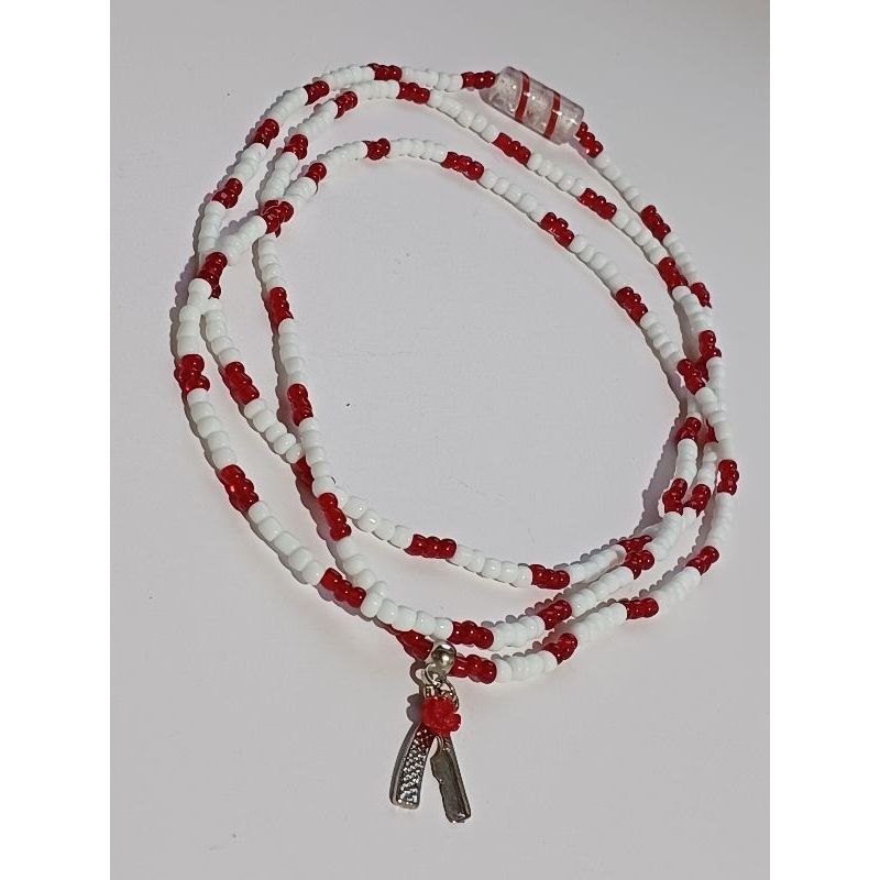 Guia Fio de Contas Proteção Miçangas Maria Navalha Branco e Vermelho Pingente Navalha com Rosa Vermelha Umbanda