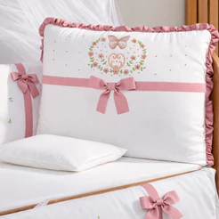 Kit Berço Menina Borboleta 10 Peças Rosê Bordado 100% Algodão Berço Americano c/ Mosquiteiro