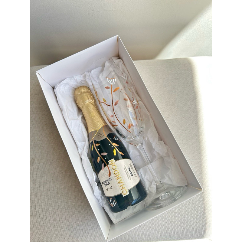 Kit Taça + Baby Chandon Pintados à Mão | Presente para Casamento e Padrinhos