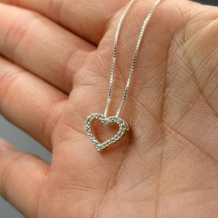 Colar Feminino de Prata 925 Coração Vazado com Zircônias · foto 2