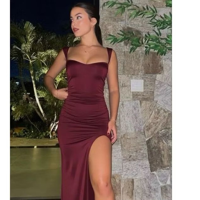 “Vestido Midi Modelador Cintura Fina e Empina Bumbum”