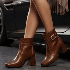 Bota Feminina Salto Medio Grosso Bico Quadrado Cano Curto Bloco Fivela
