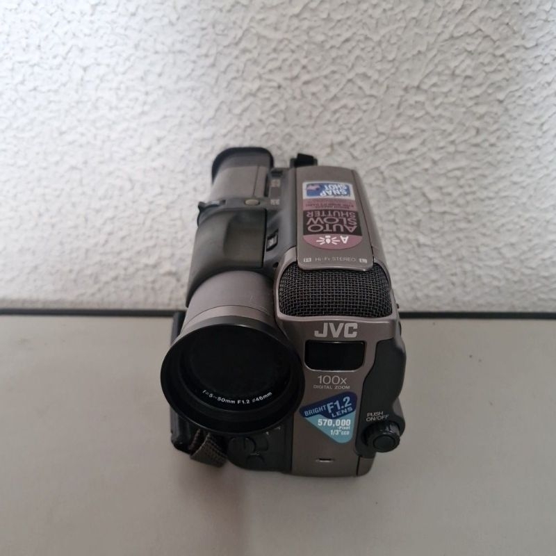 filmadora jvc GR-SZ7U. no case original. leia a descrição