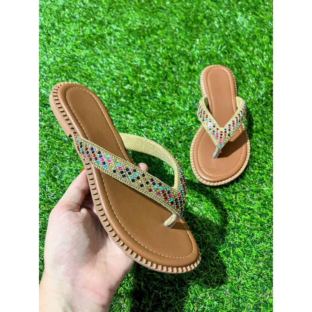 Sandália Rasteira Feminina Strass Colorido Confortável Elegante Casual Tendência Tamanhos 34 ao 39 com Detalhes Brilhant