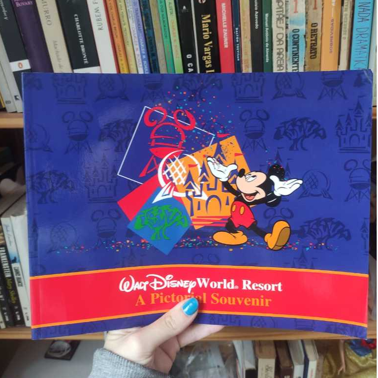 Livro Importado Walt Disney World Resort: A Pictorial Souvenir - 1997 - Excelente Estado - Usado
