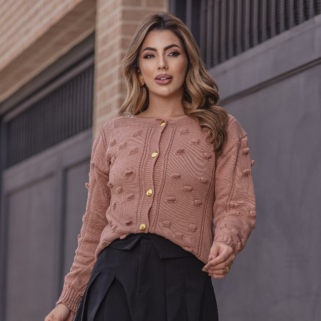 Casaco De Frio Feminino de Botão Dourado Com Pelota Pom Pom Em Tricot Cardigan Elegante Confortavel