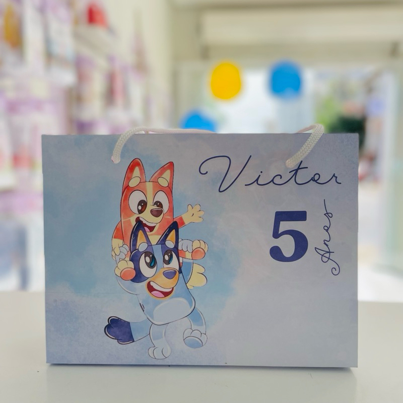 Sacolinha Personalizada Bluey menino Aquarela c/ nome e idade | Pegue e Monte | Lembrancinha Festa Infantil