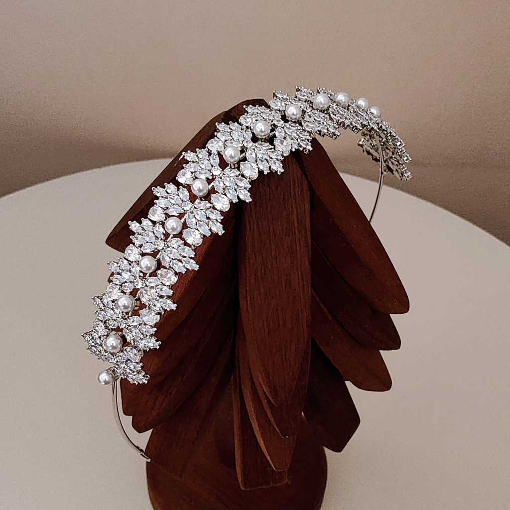 Tiara Porta Coque Coroa Zircônia Prata Prateado Com Pérolas  Para Penteado Noiva Casamento Festa de 15 Anos