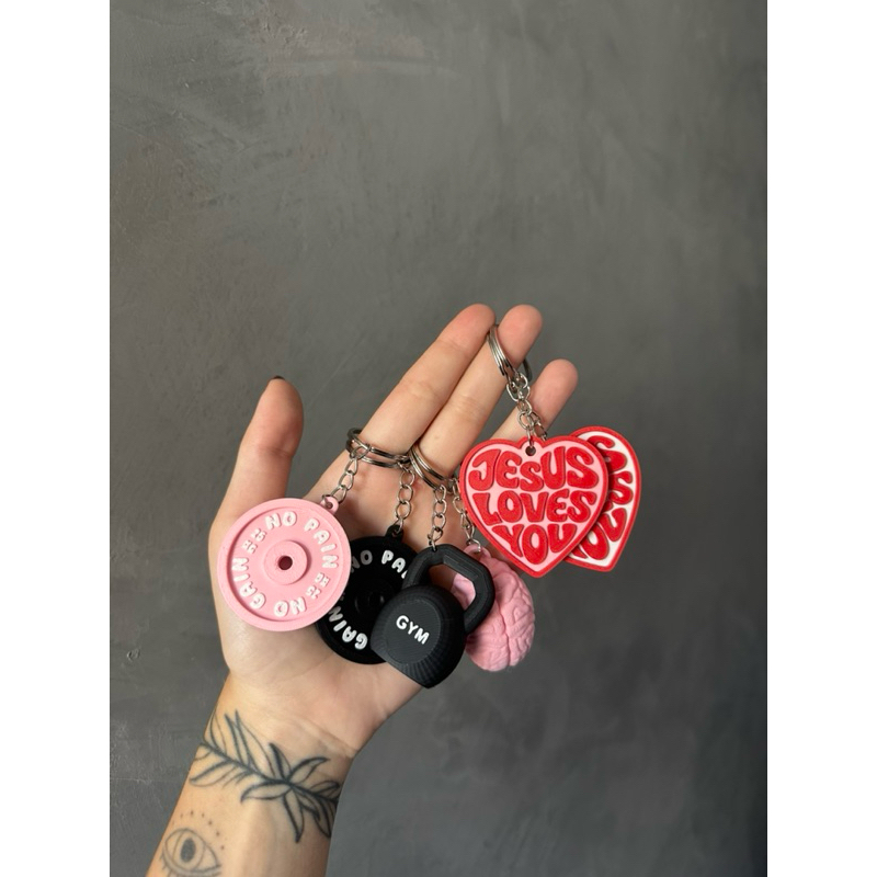 chaveiros diversos | anilha, kettlebell, Jesus loves you, gatinho, osso, cérebro