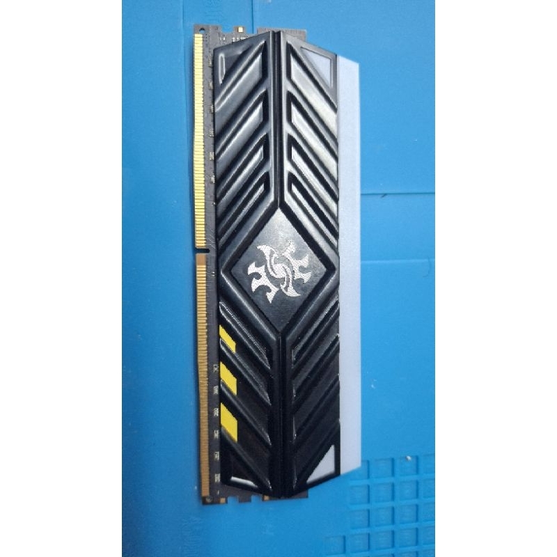 Memoria adata xpg 8gb 3000mhz (Led)