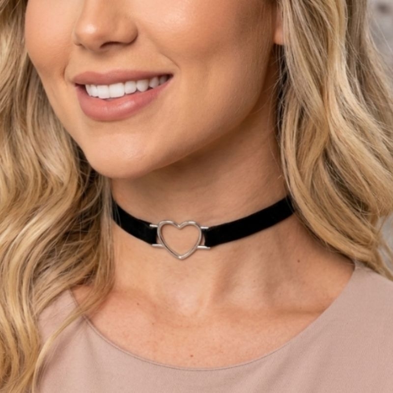 Choker Gargantilha Camurça Retrô Super Preto - Ajustável com Fecho Dourado