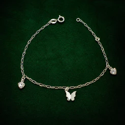 Pulseira Borboleta e Corações Transparentes em Prata 925 Delicada e Elegante