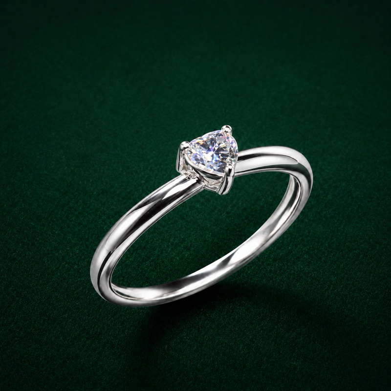 Anel Feminino Solitário Coração Moissanite 4mm Prata 925 Sofisticado